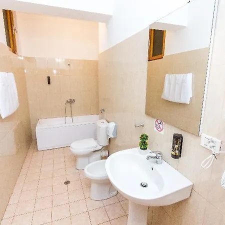 Baron 3* Tirana